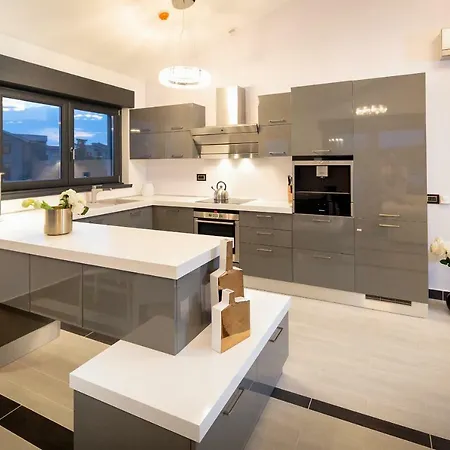 Pietas Julia Penthouse Appartement Pula